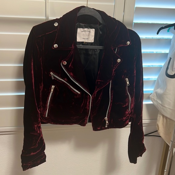Deep red velvet crop jacket - Picture 1 of 4